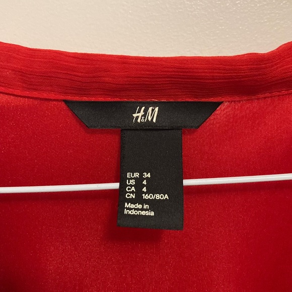 H&M Red Short Sleeve Blouse - Picture 3 of 3